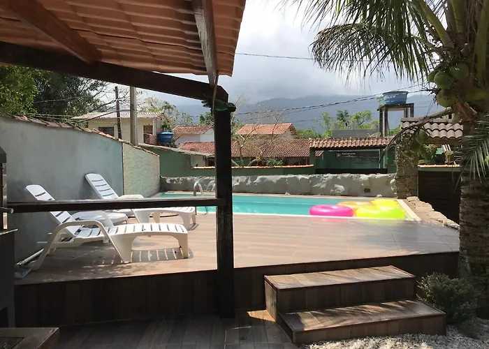 Casa com piscina itamambuca